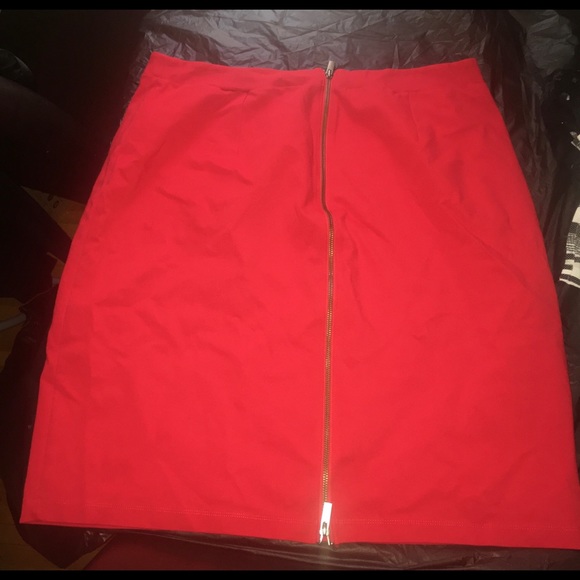 Plus size Red skirt - Picture 2 of 4